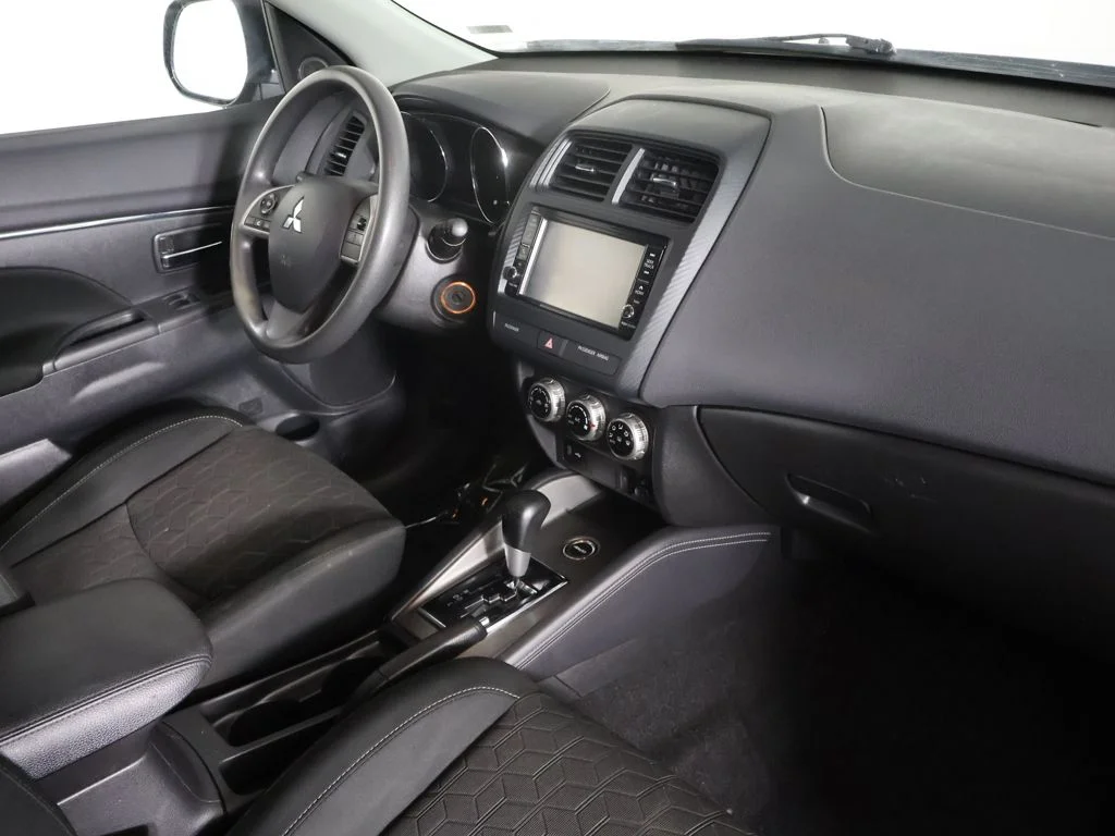 Used 2023 Silver Mitsubishi 2.0 ES image 22
