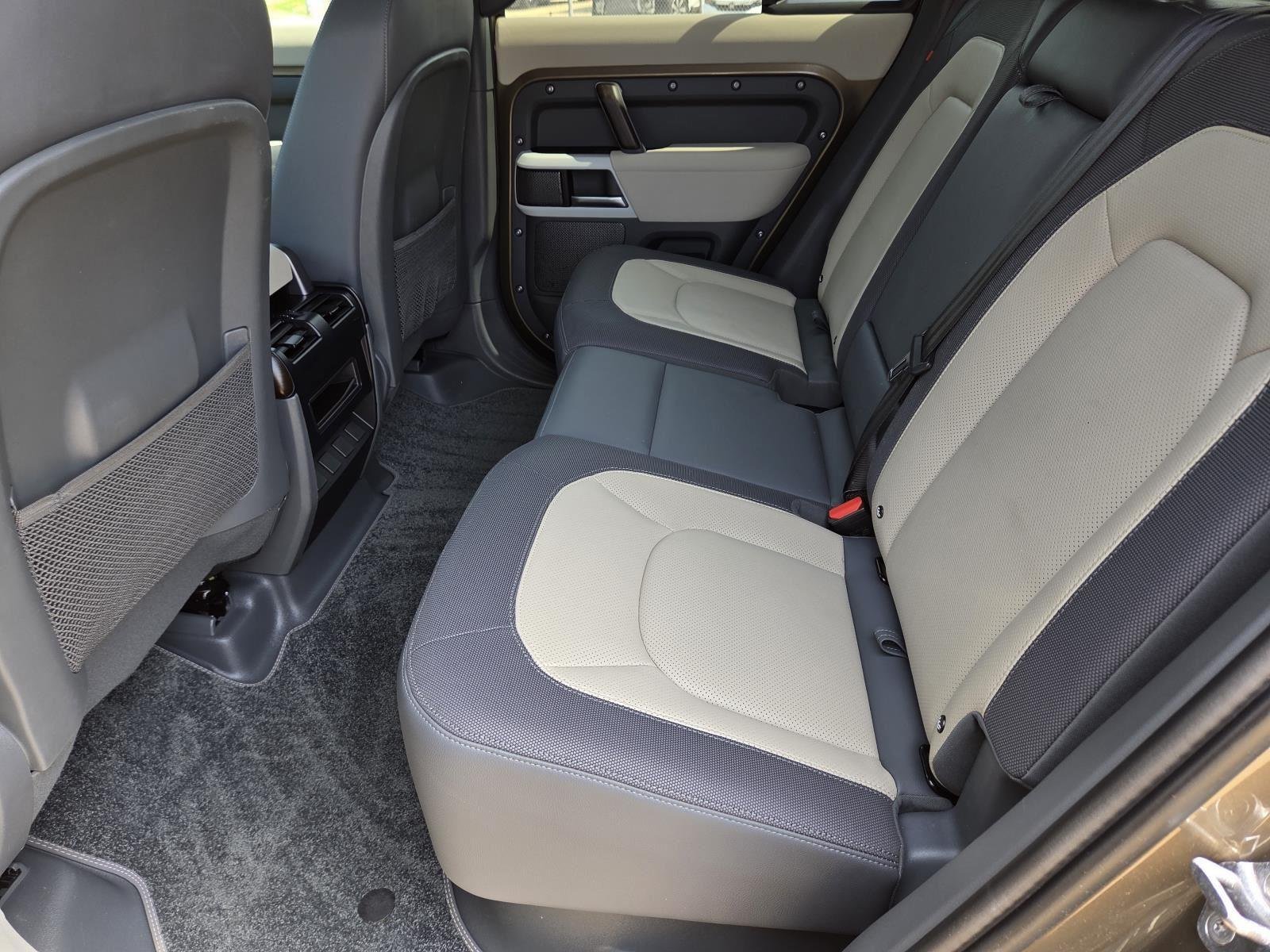 Used 2023  Land Rover X-Dynamic SE image 36
