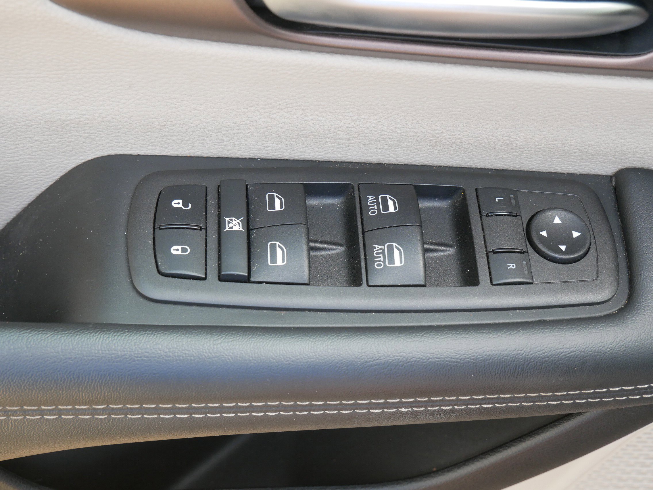 Used 2023 Granite Crystal Metallic Clearcoat Chrysler LX image 19
