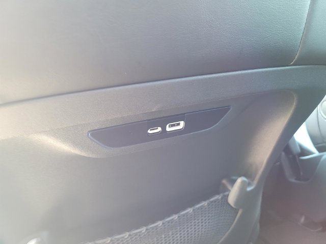 Used 2025 White Chrysler Select image 13