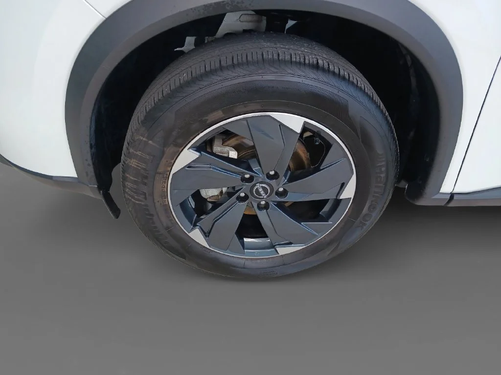 Used 2024 White Nissan SV image 15