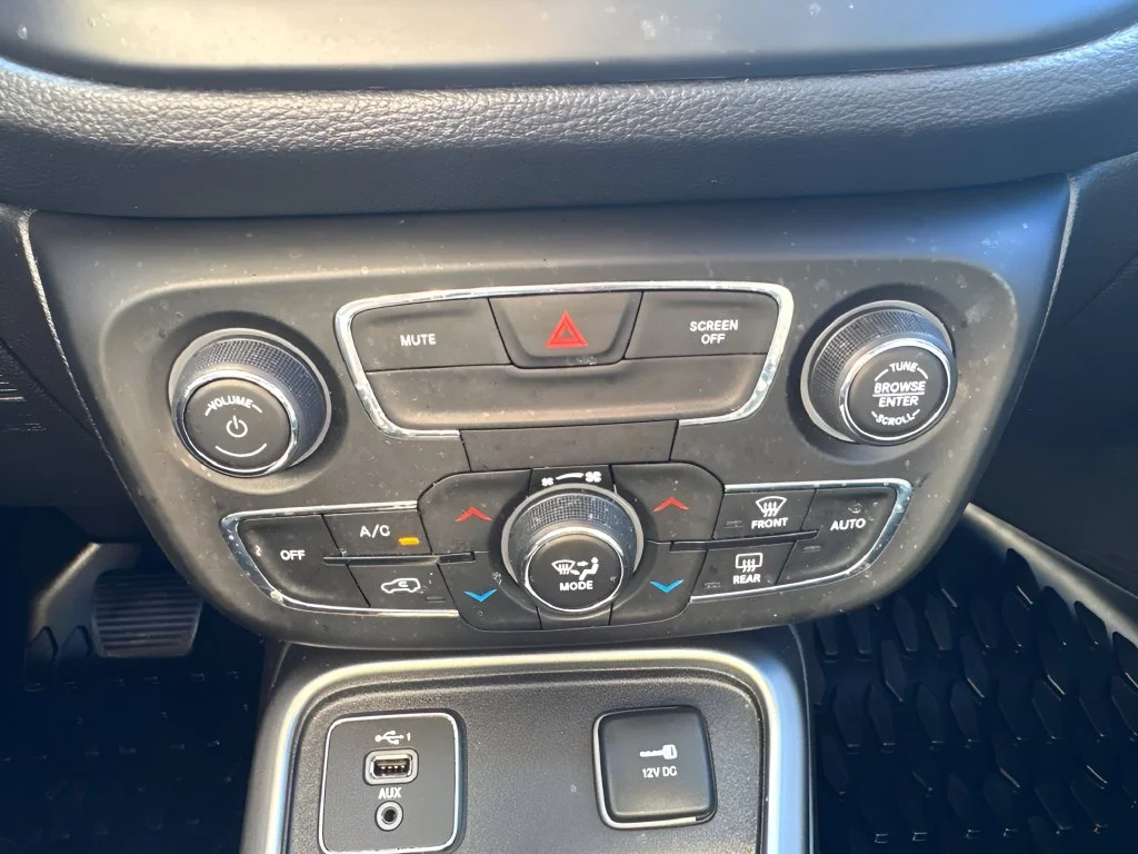 Used 2019 Red Jeep Latitude image 19