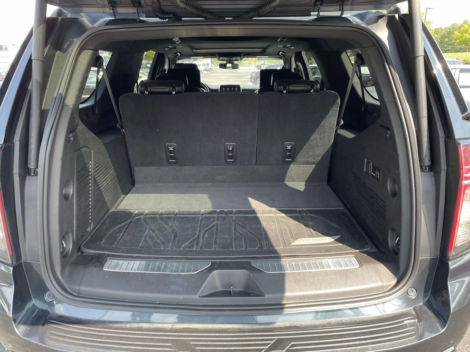 2021 Chevrolet Suburban RST - Photo 14