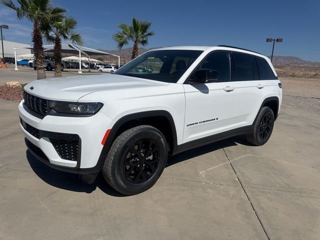 New 2026 Bright White Clear-Coat Exterior Paint Jeep Laredo Altitude image 1