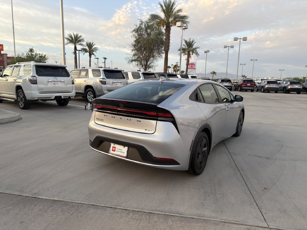 Used 2025  Toyota LE image 5