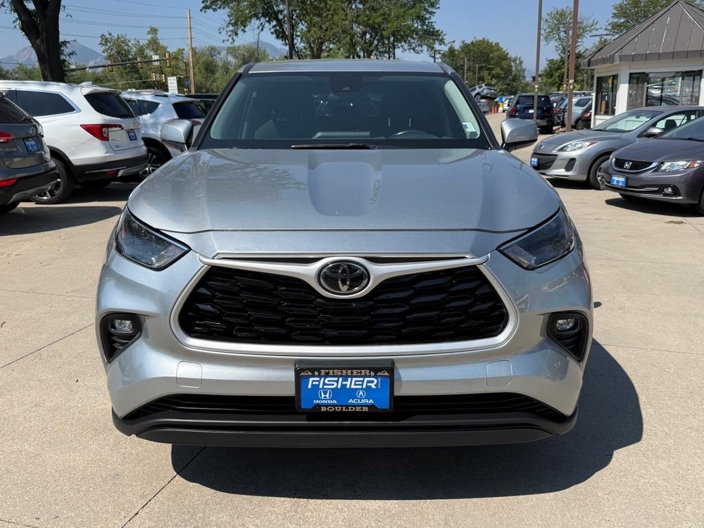Used 2022 Celestial Silver Metallic Toyota LE image 9