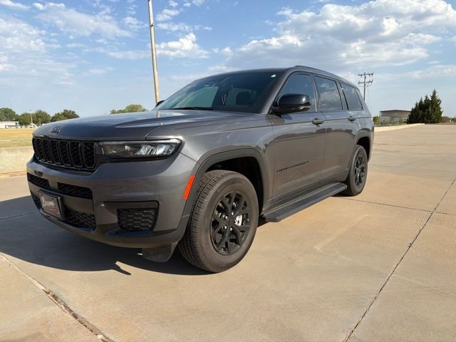 Used 2025 Gray Jeep Altitude X image 1