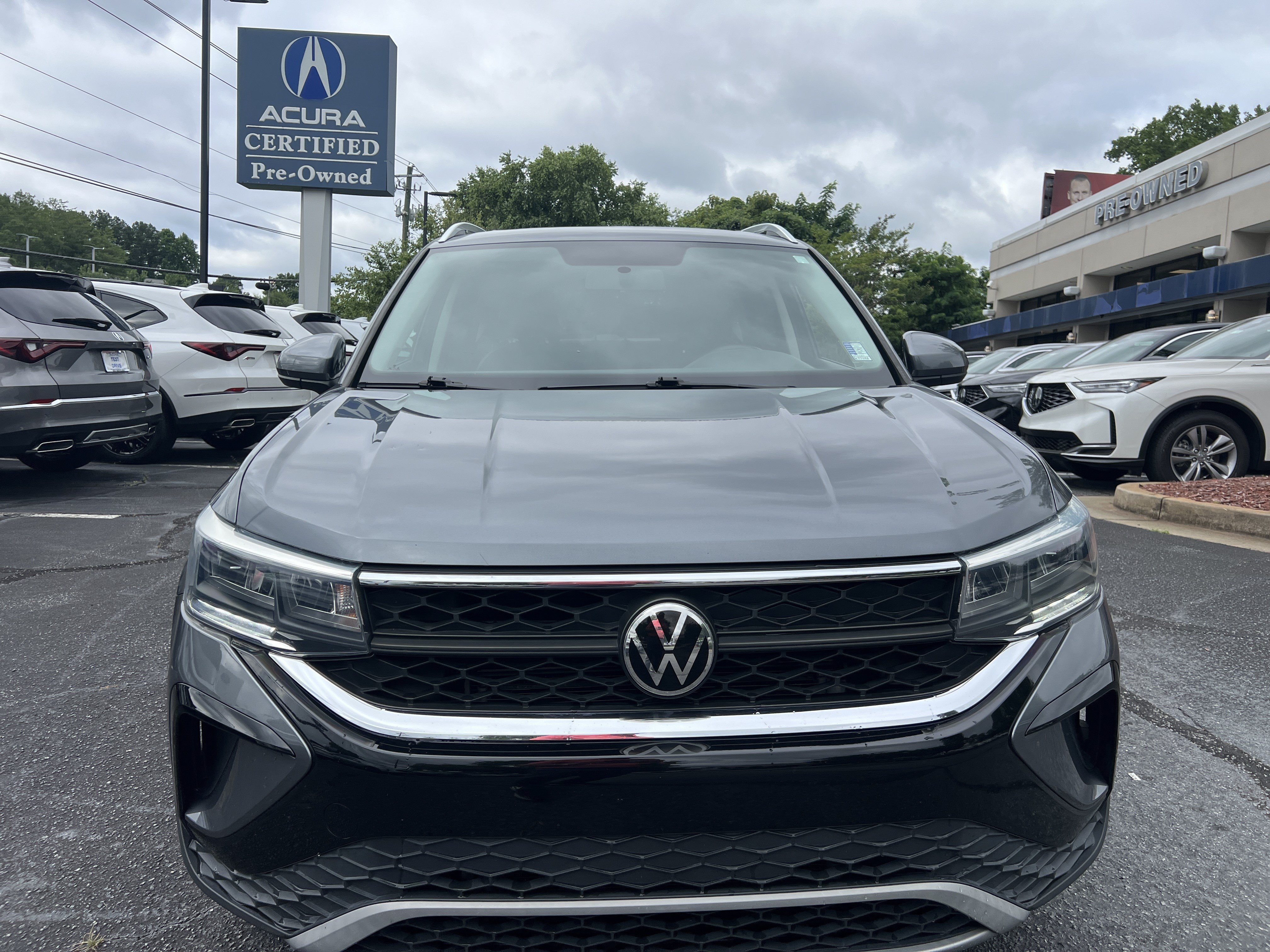 Used 2022 Platinum Gray Metallic Volkswagen SE image 8