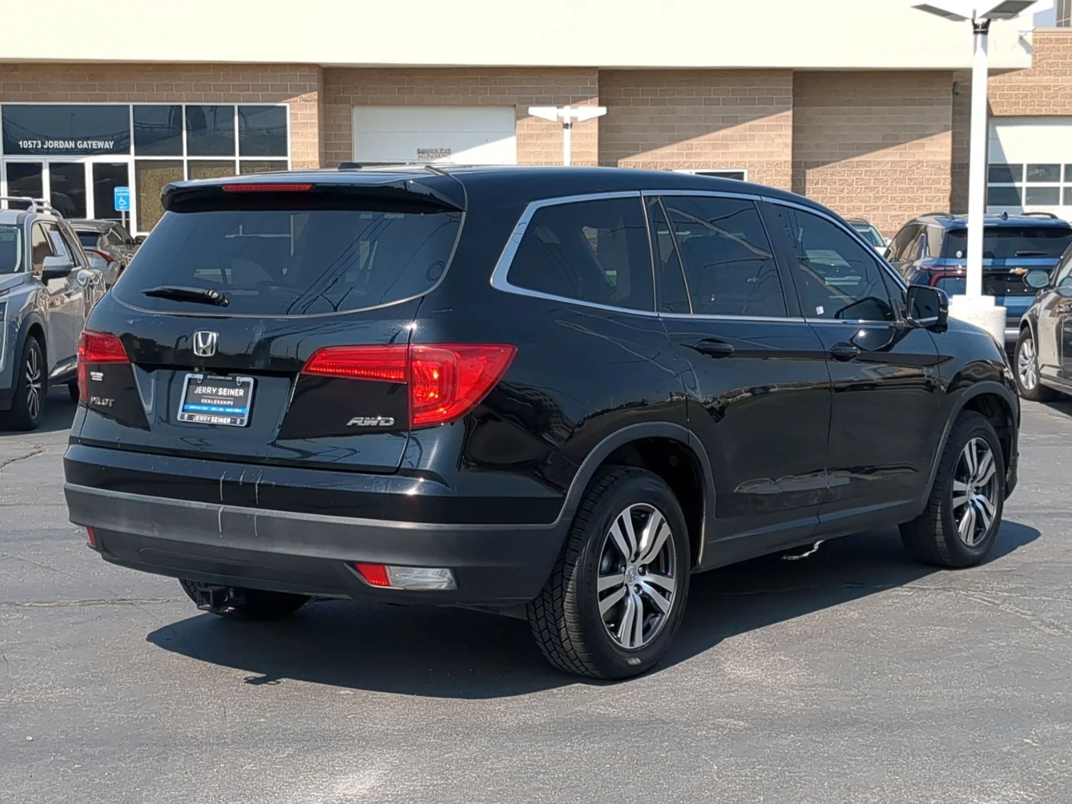 Used 2017 Modern Steel Metallic Honda EX-L image 5