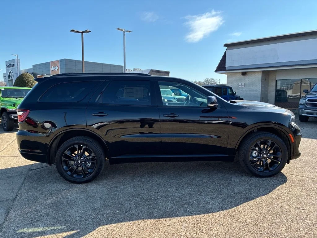 New 2026 Diamond Black Clear-Coat Exterior Paint Dodge GT Plus image 6