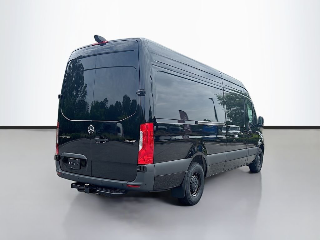 New 2026  Mercedes-Benz Cargo 170 WB image 3