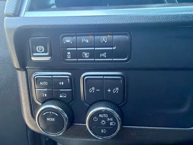 Used 2025 Sterling Gray Metallic Chevrolet Premier image 15