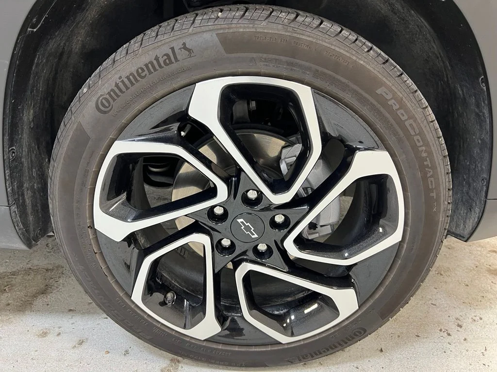 Used 2025 Black Chevrolet 2RS image 33