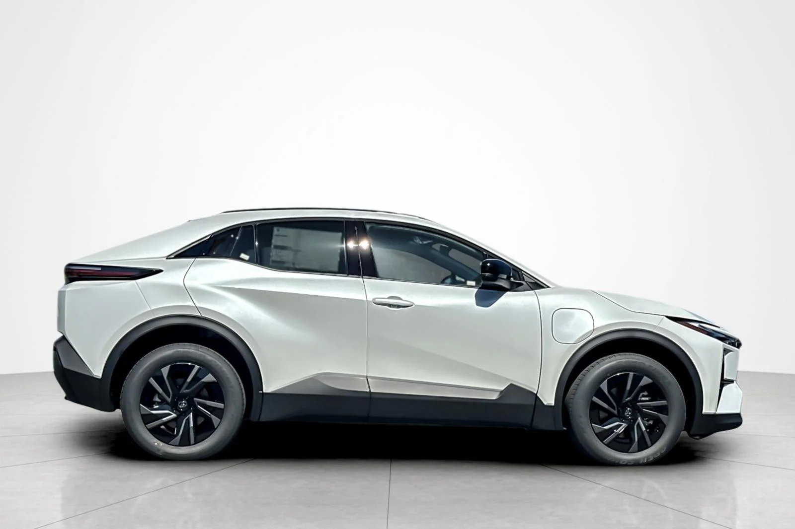 New 2026 Wind Chill Pearl <sup>1</sup> Toyota  SE image 6