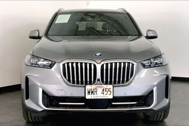 Used 2024 Skyscraper Grey Metallic BMW xDrive40i image 3