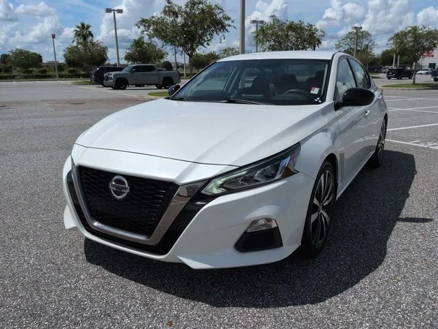 Used 2019 White Nissan 2.5 SR image 8