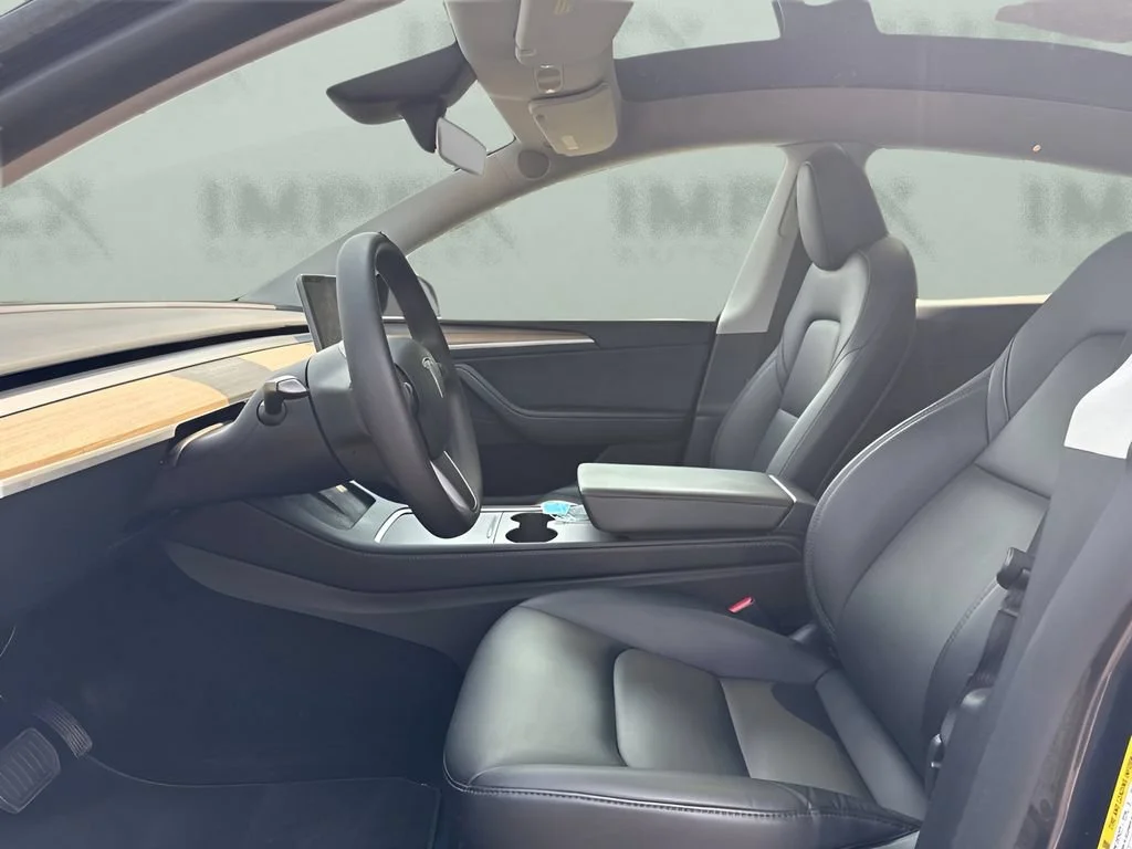 Used 2024  Tesla Long Range image 9