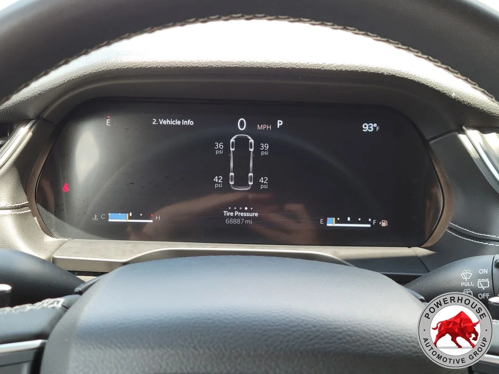 Used 2023 White Jeep Laredo image 33