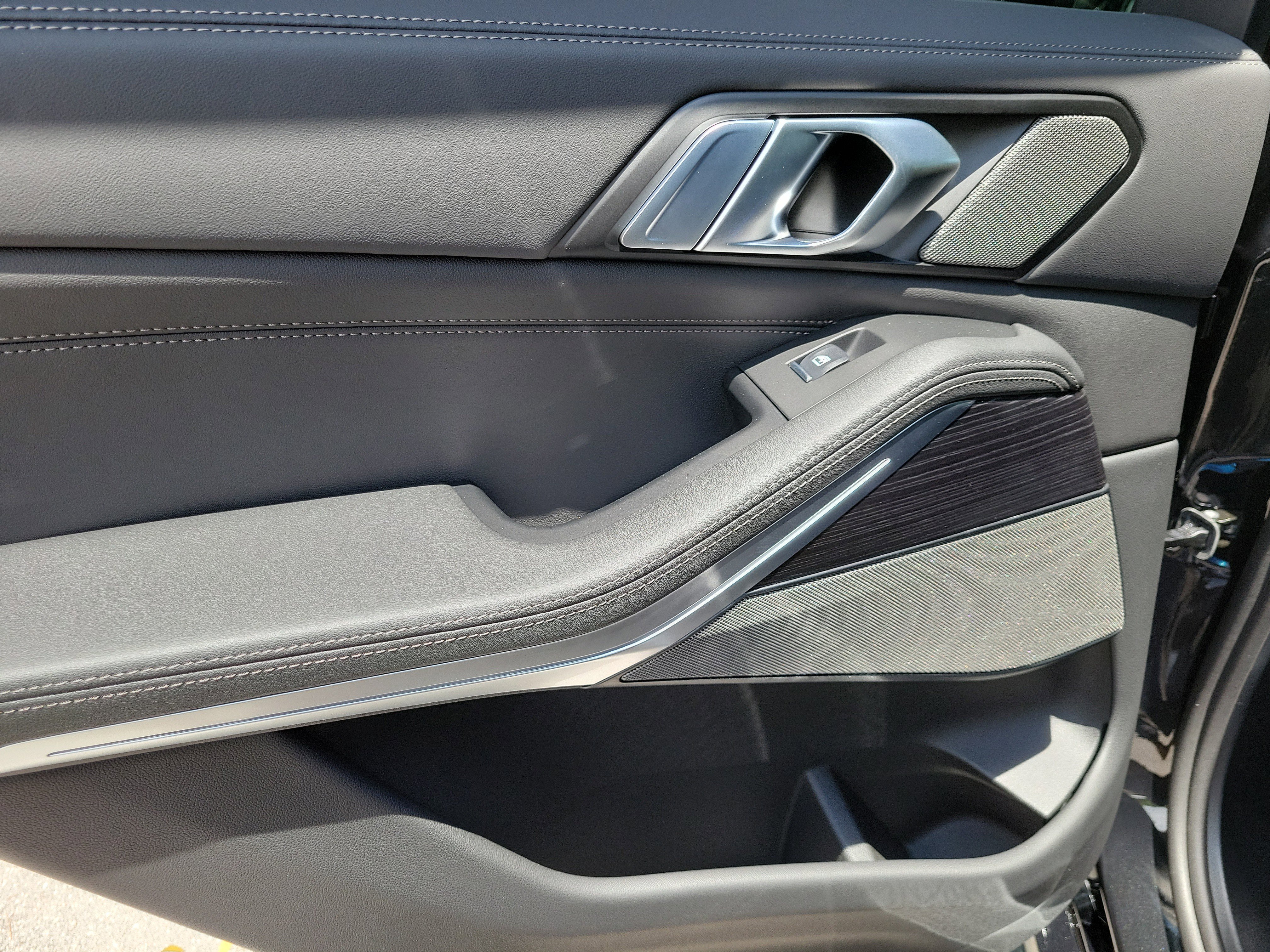 New 2026 Alpine White BMW sDrive40i image 12