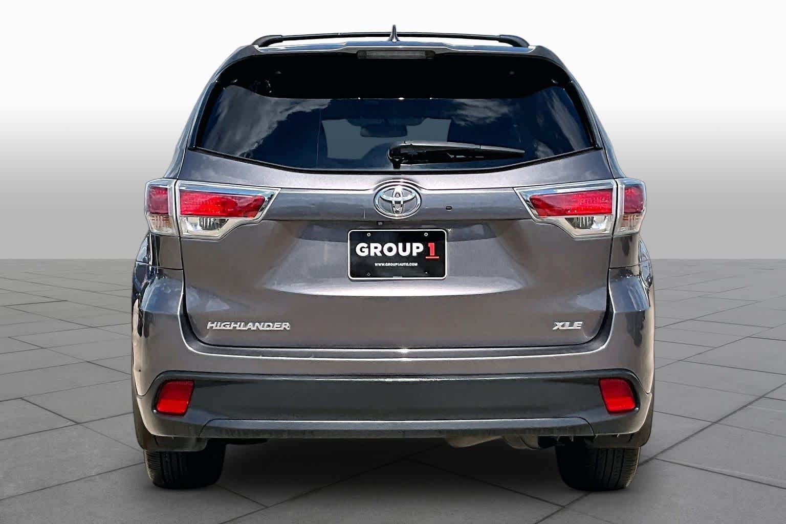 Used 2015 Predawn Gray Mica Toyota XLE image 5