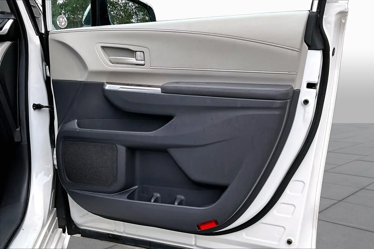 Used 2024 Ice Cap Toyota LE image 21