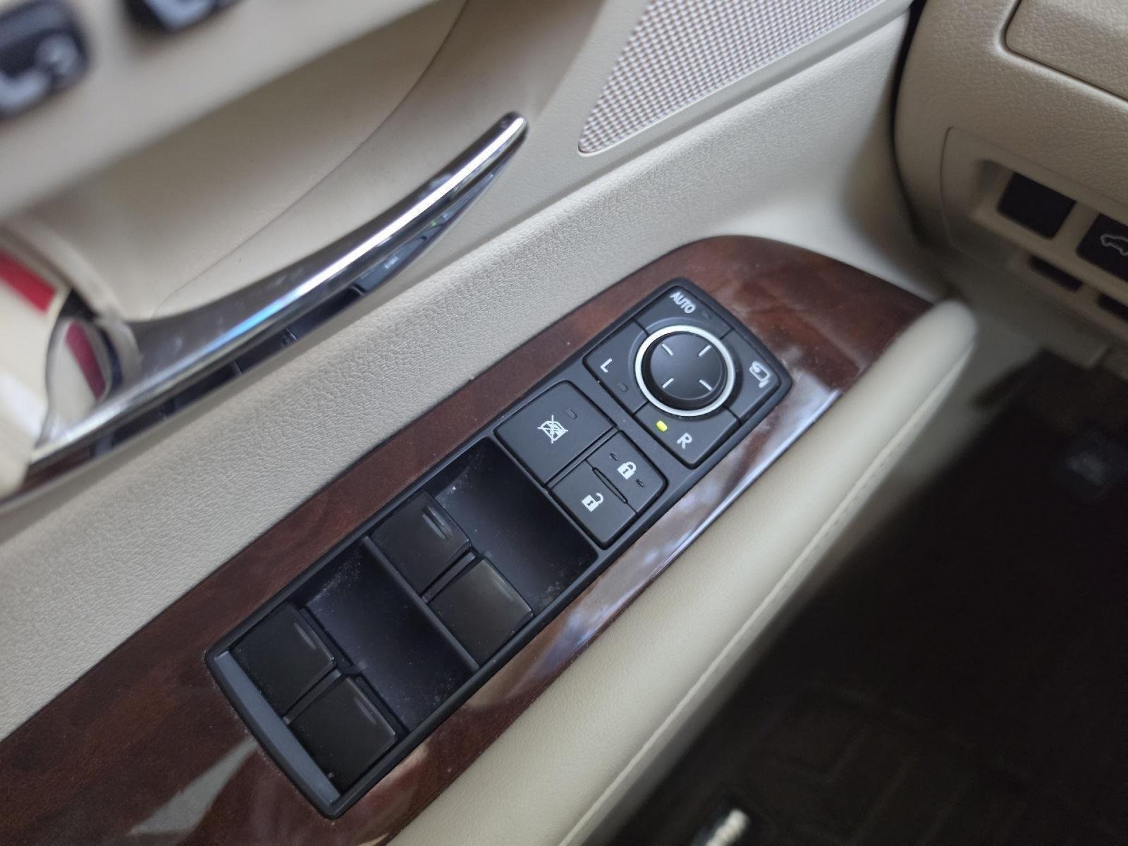 Used 2015 Satin Cashmere Metallic Lexus Base image 35