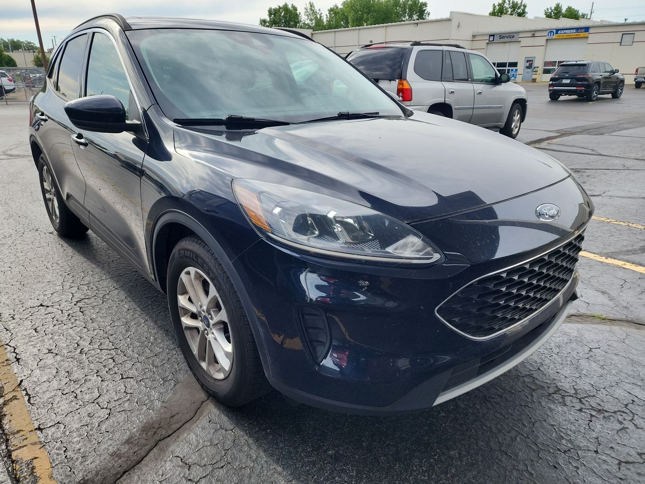 Used 2021 Blue Ford SE image 1