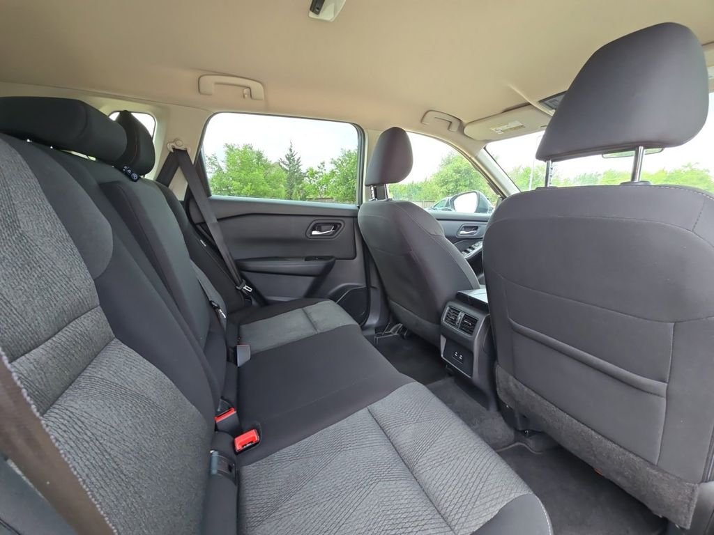 Used 2025 Gray Nissan SV image 27