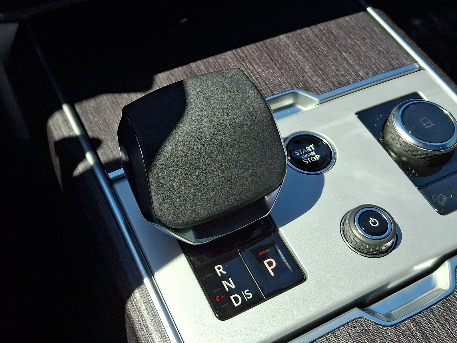 New 2027 Fuji White Land Rover  image 10