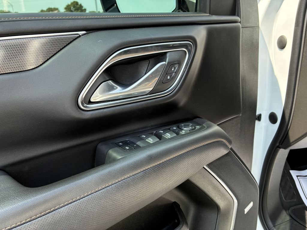 Used 2023 White GMC AT4 image 10