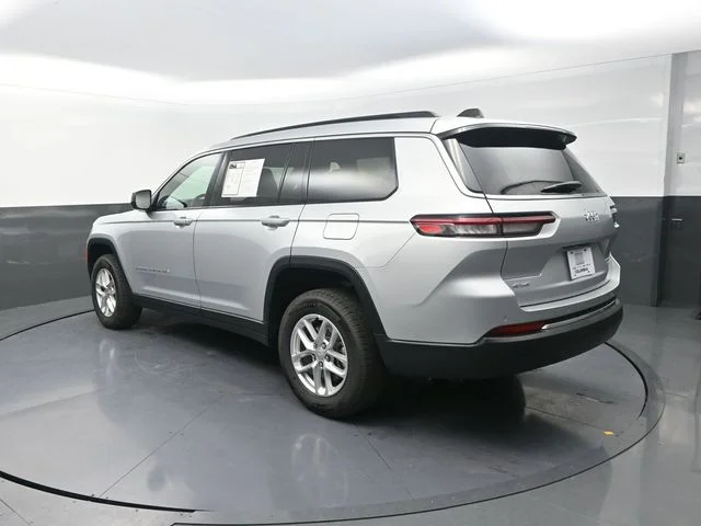 Used 2025 Silver Jeep Laredo image 7