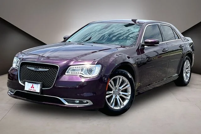 2021 Chrysler 300 Touring L's photo