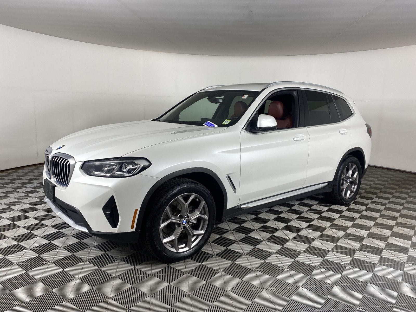 Used 2022 Mineral White Metallic BMW xDrive30i image 6