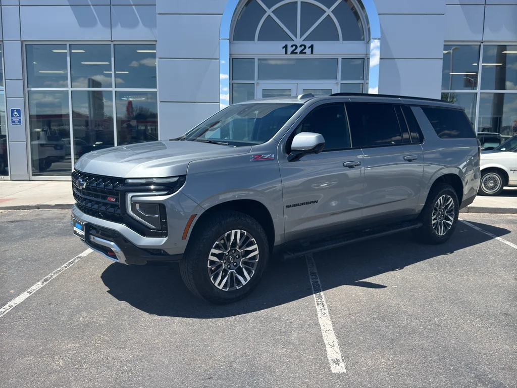 Used 2025 Gray Chevrolet Z71 image 1