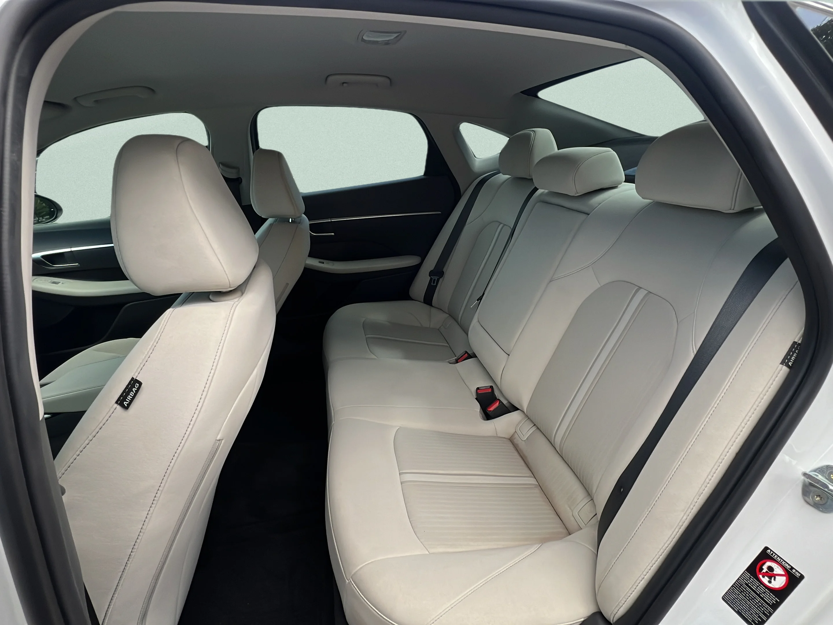 Used 2022 Quartz White Hyundai SEL image 12
