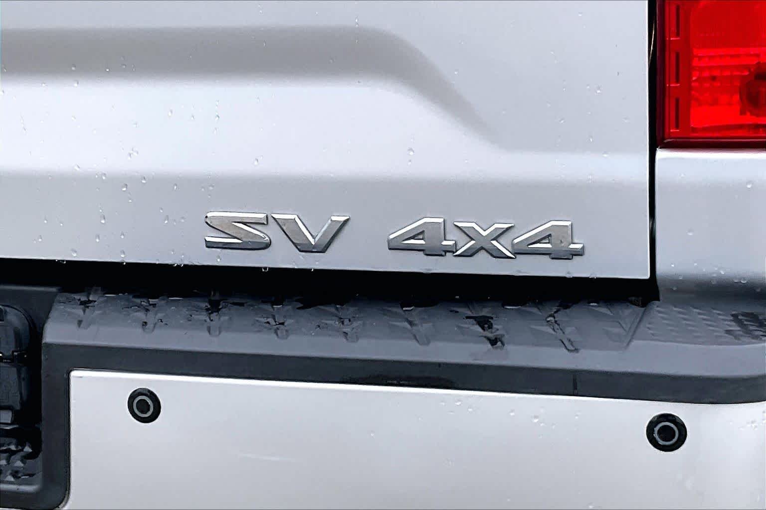 Used 2018 Brilliant Silver Nissan SV image 27
