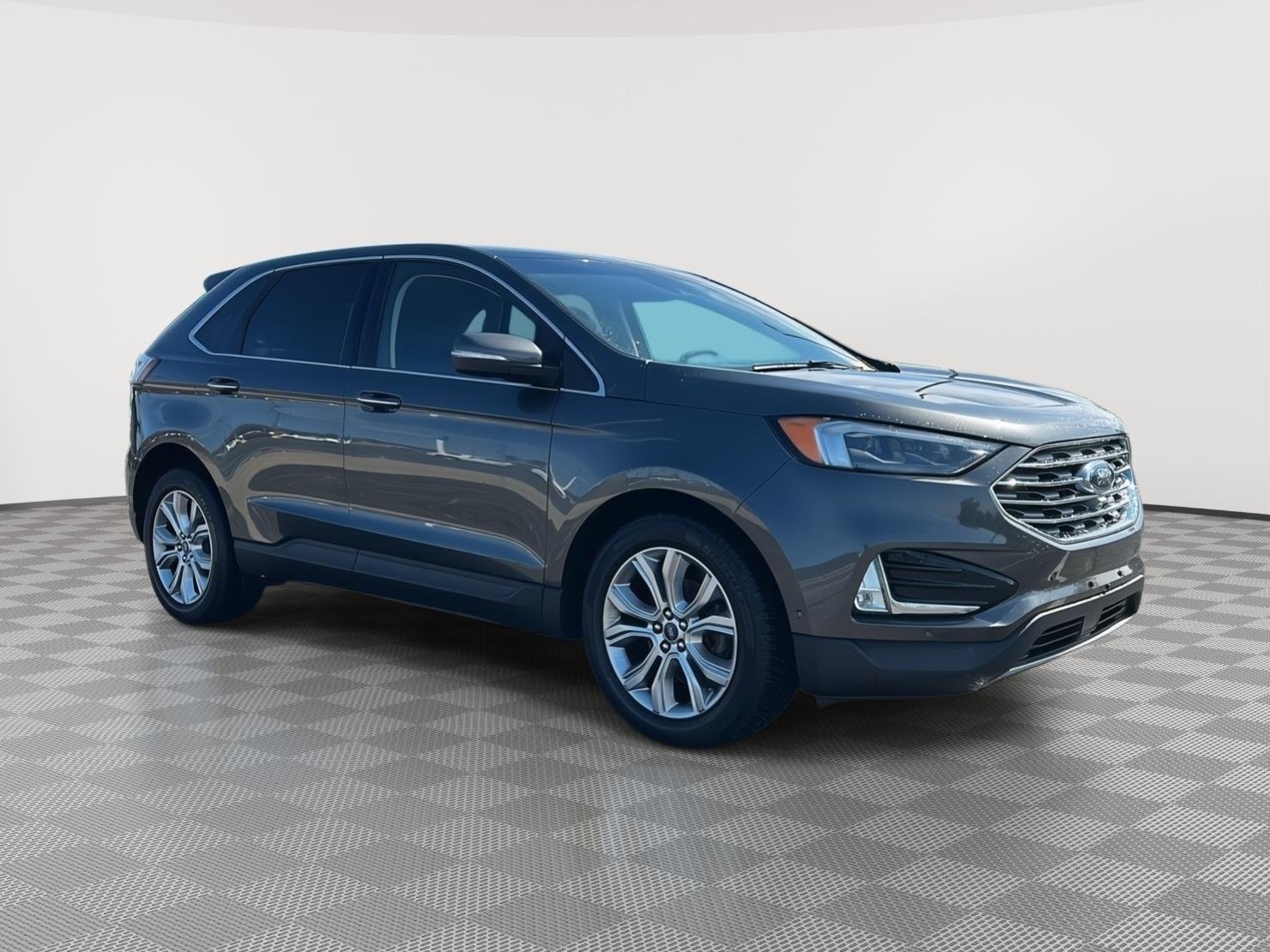 2019 Ford Edge Titanium's photo