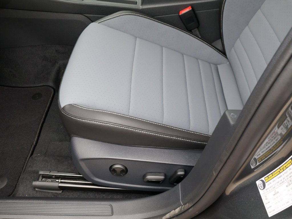 New 2027 Silver Volkswagen 1.5T SE image 13