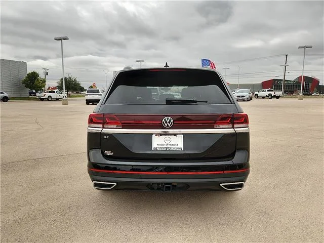 Used 2025 Platinum Gray Metallic Volkswagen 2.0T SE w/Technology Front-Wheel Drive image 3
