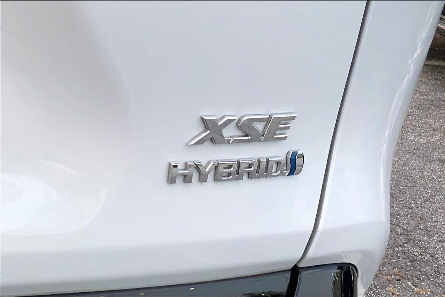 Used 2023 Wind Chill Pearl/Midnight Black Metallic Toyota Hybrid XSE image 10