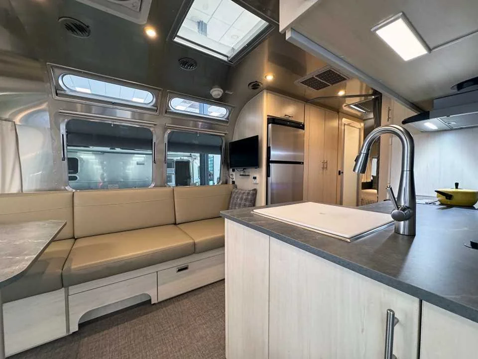Used 2025 SILVER AIRSTREAM  image 13
