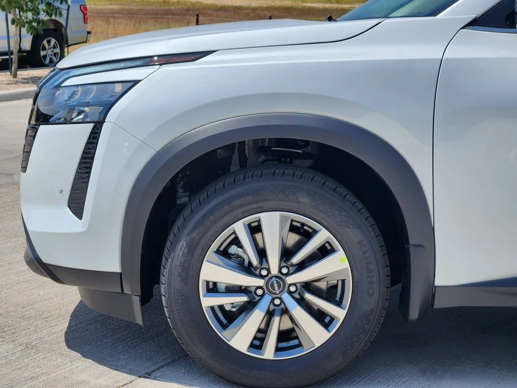 New 2026 Everest White Pearl TriCoat Nissan SL image 9
