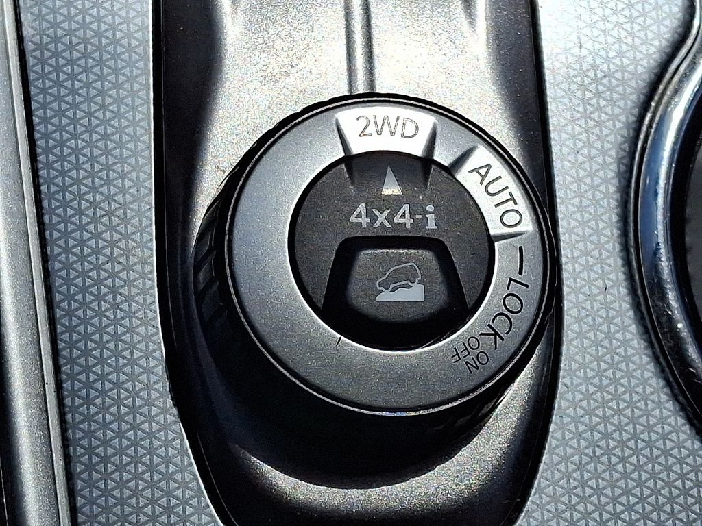 Used 2020 Blue Nissan SL image 24