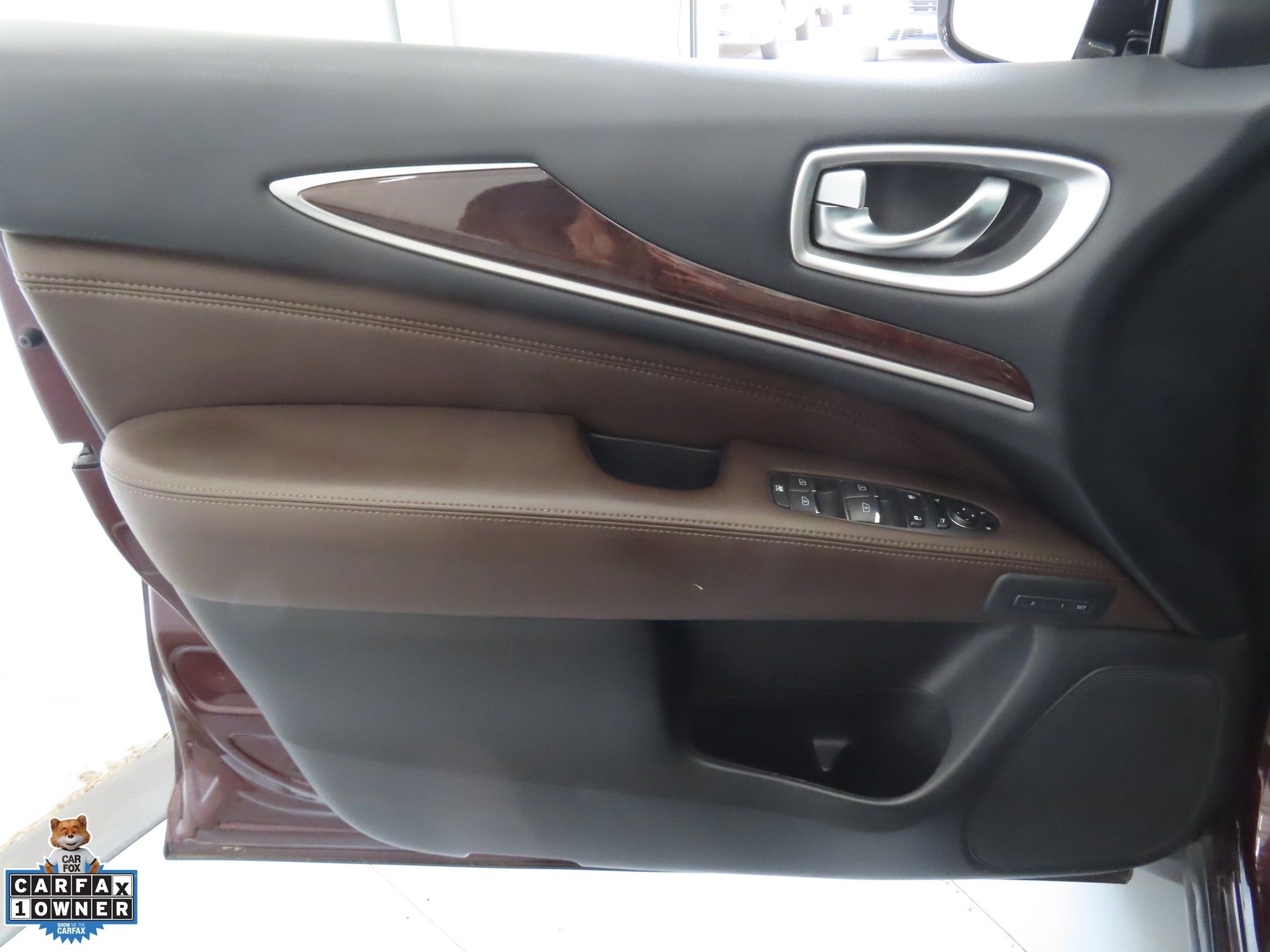 Used 2014 Black INFINITI Base image 10