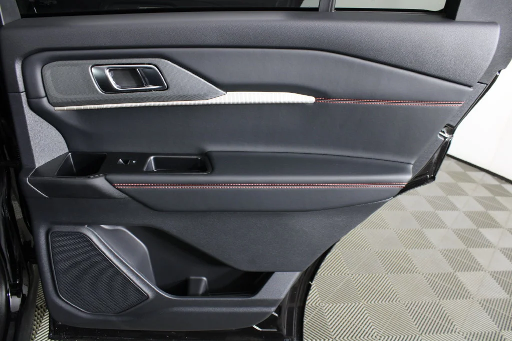 New 2027 Agate Black Metallic Ford ST-Line image 11