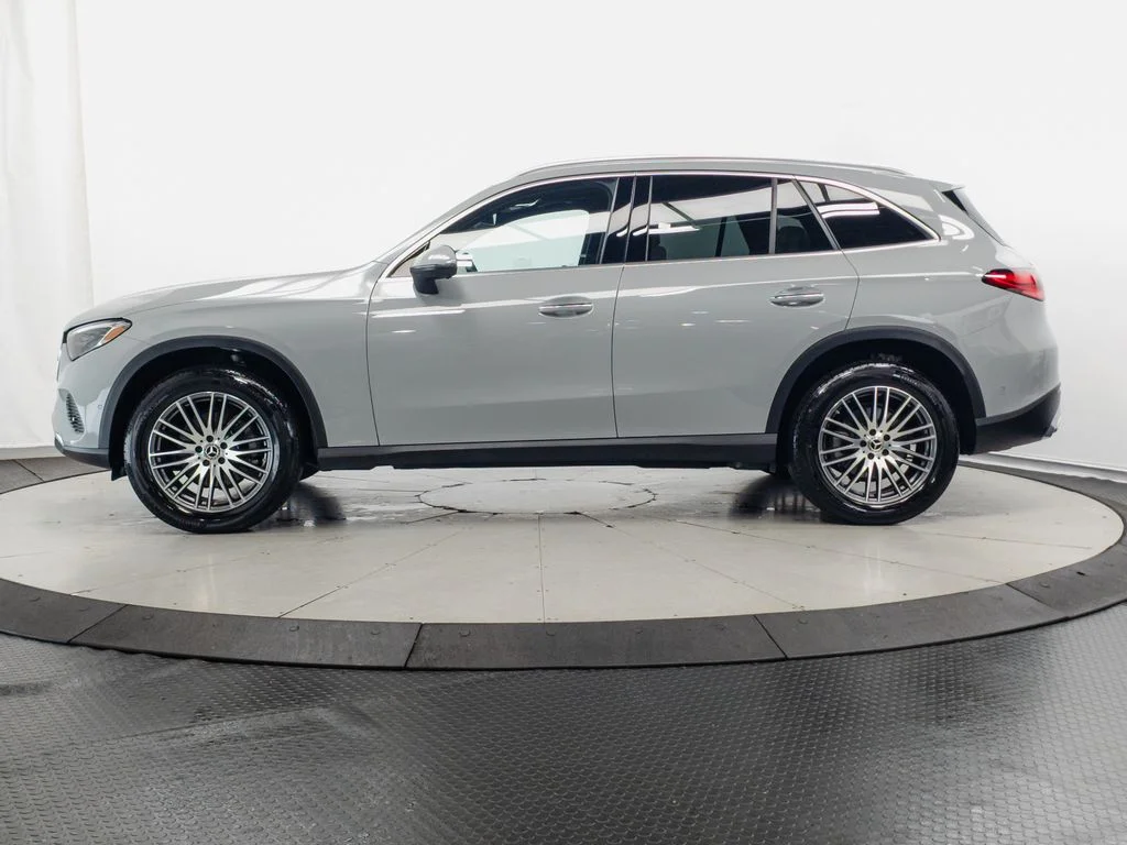 Certified Used 2026  Mercedes-Benz GLC 300 image 4