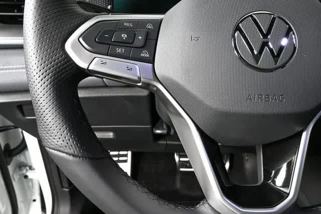 2026 Volkswagen Tiguan SE R-LINE BLACK - Photo 9