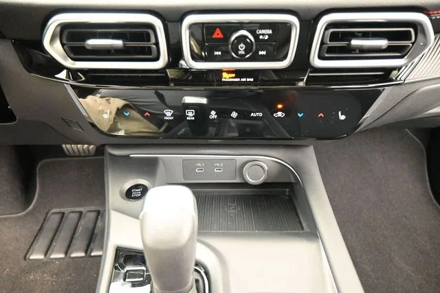 2026 Nissan Sentra SR - Photo 24