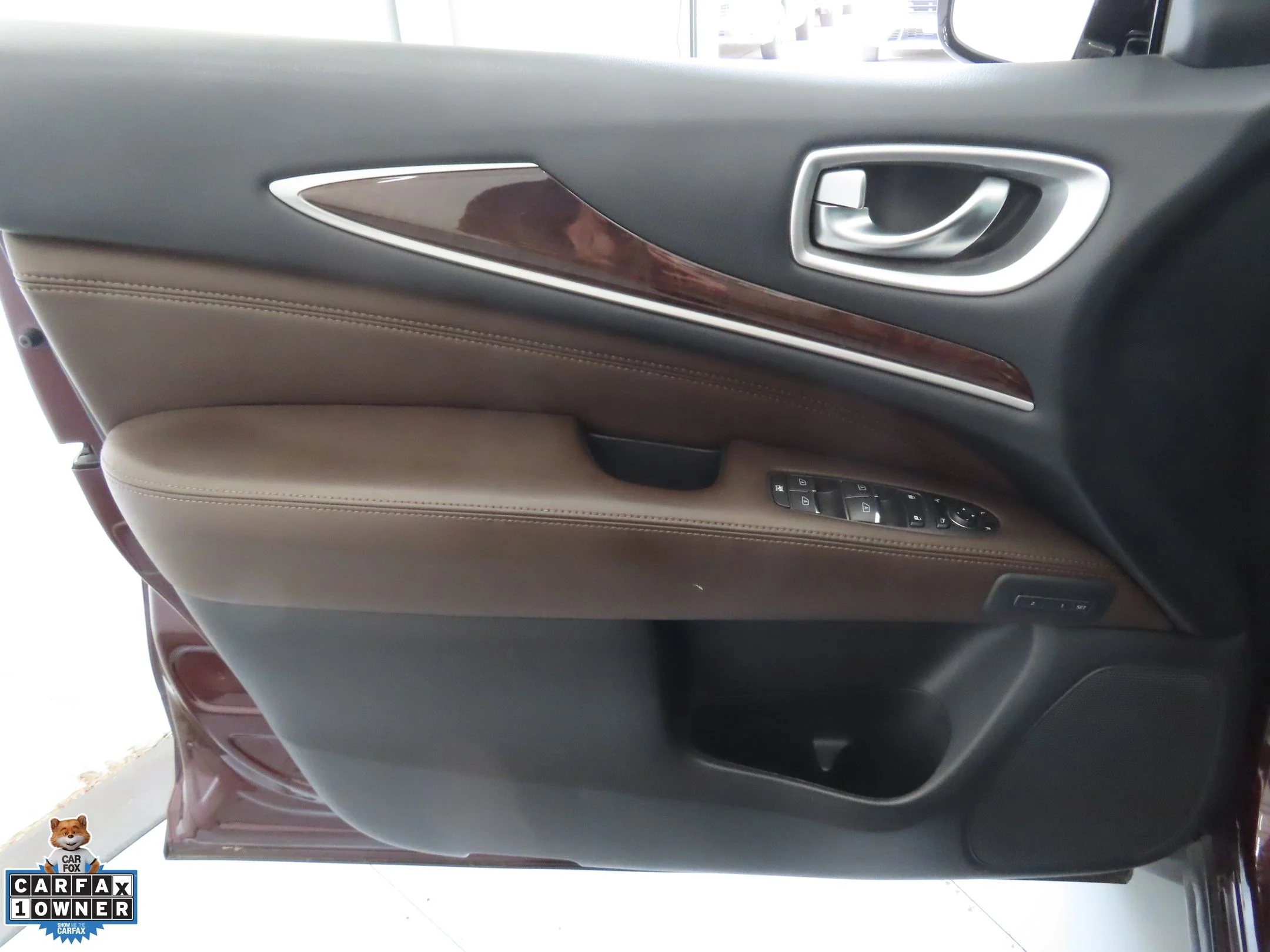 Used 2014 Black INFINITI Base image 10