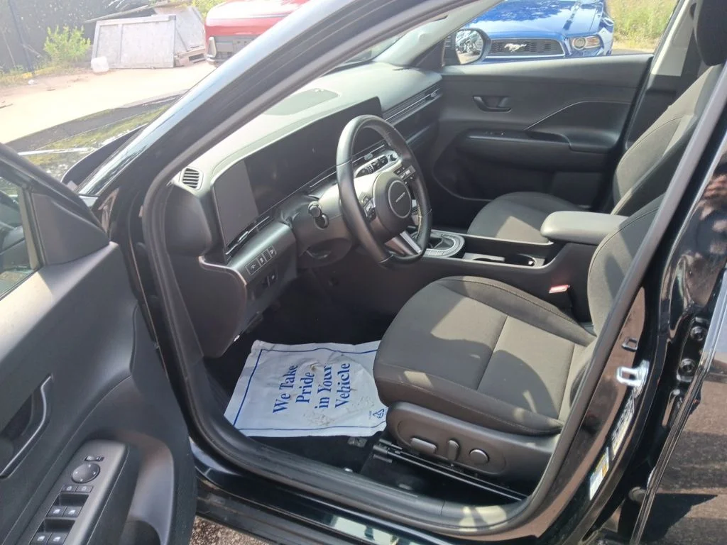 Used 2025 Abyss Black Pearl Hyundai SEL image 13